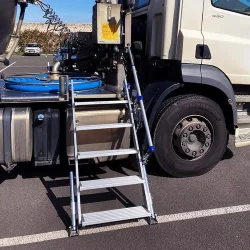Toegangstrap voor vrachtwagen trailer Toegangstrap voor vrachtwagen trailer